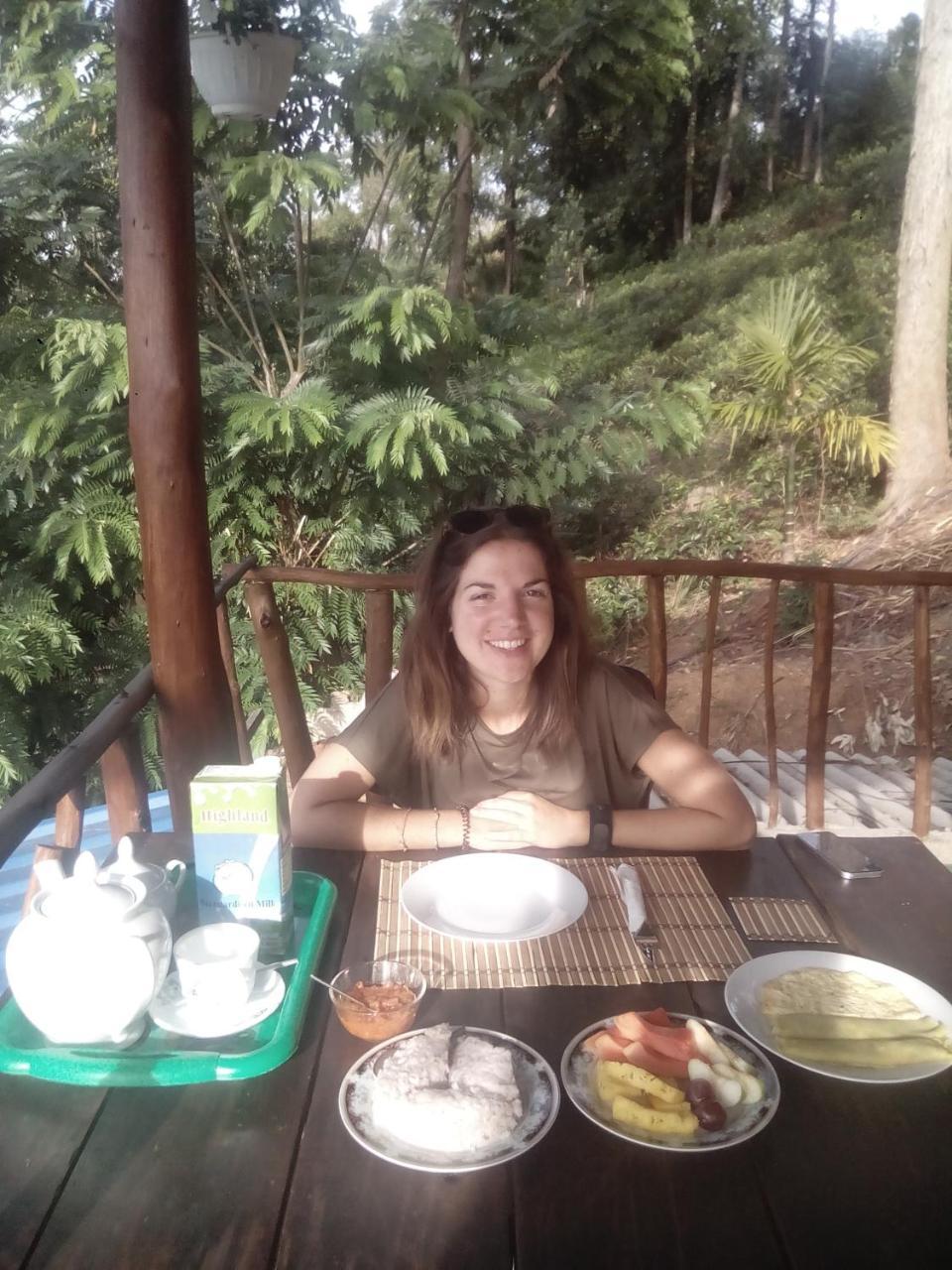 Apurvi Homestay Ella Eksteriør bilde